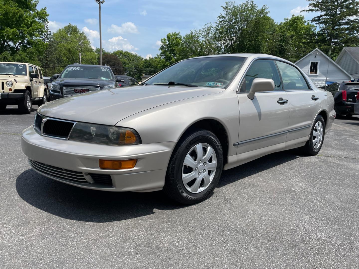 2001 silver Mitsubishi Diamante ES (6MMAP57P01T) with an 3.5L V6 SOHC 24V engine, 4-Speed Automatic Overdrive transmission, located at 101 N. Main Street, Muncy, PA, 17756, (570) 546-5462, 41.207691, -76.785942 - Photo#0